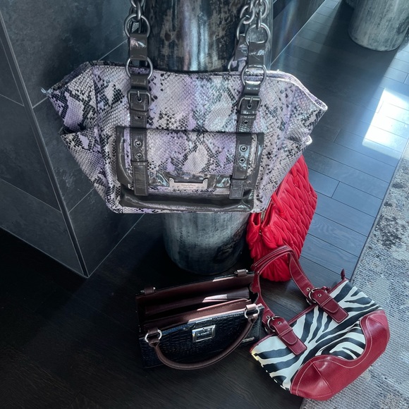 A assortment of handbags all❤️ as is ❤️and various colours and styles as shown - Picture 4 of 17